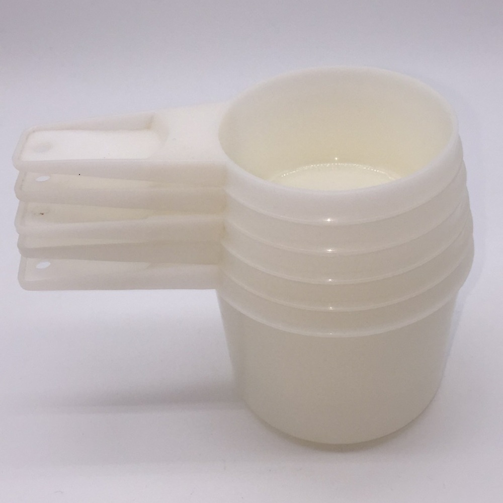 Tupperware Set Of 5 Measuring Cups White Vintage